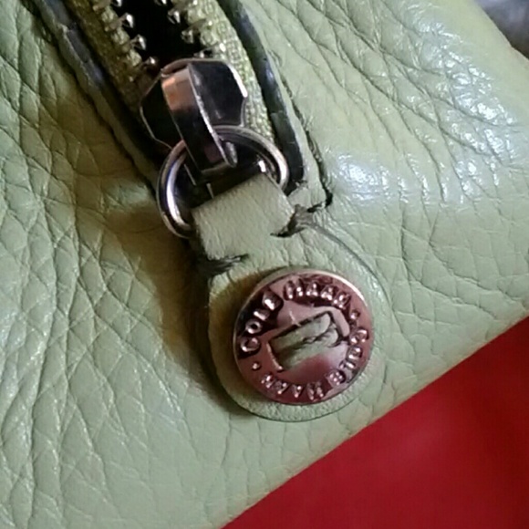 ✨✨✨ Beautiful Green Leather Bag by COLE HAAN - Picture 3 of 8
